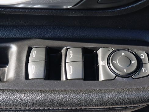 Used 2024 GMC Terrain SLT image 14