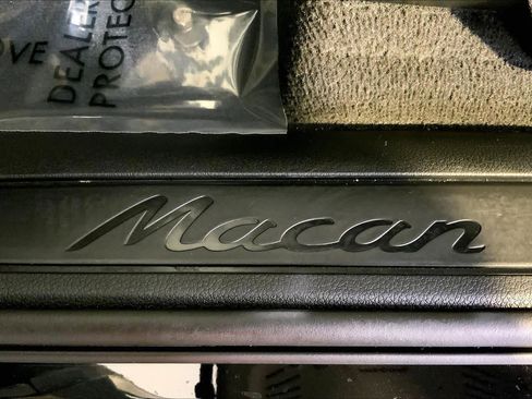 Used 2025 Porsche Macan image 19