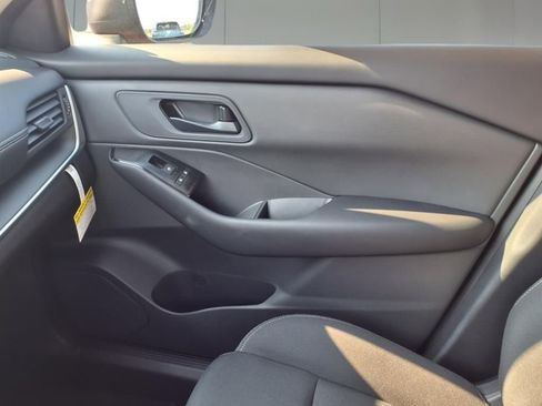 New 2026 Nissan Rogue S image 24