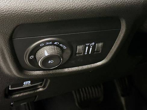 Used 2023 Jeep Grand Cherokee L Limited AWD/4WD image 17