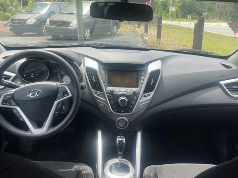 Used 2016 Hyundai Veloster FWD image 18