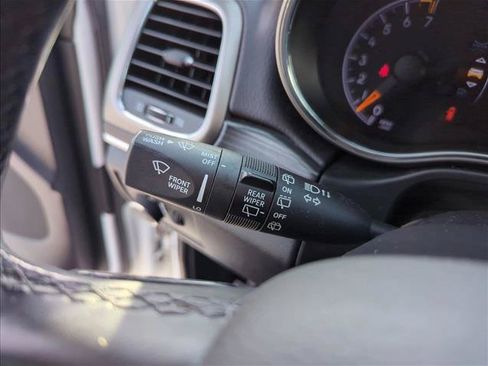 Used 2020 Jeep Grand Cherokee Limited AWD/4WD image 18