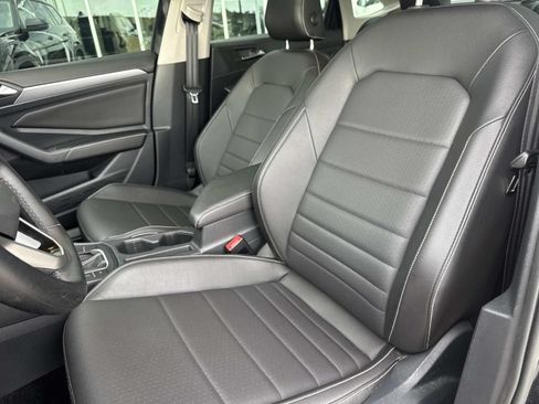 Used 2023 Volkswagen Jetta SE w/ Panoramic Sunroof Package FWD image 16