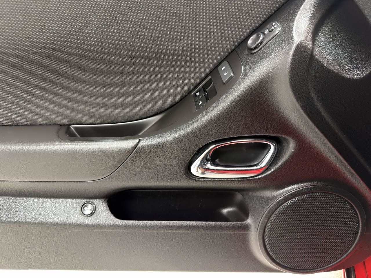 Used 2015 Chevrolet Camaro LT RWD image 15