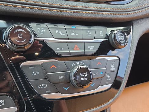 Used 2022 Chrysler Pacifica Pinnacle FWD image 21
