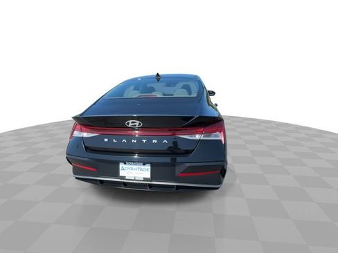 Used 2025 Hyundai Elantra SEL FWD image 8