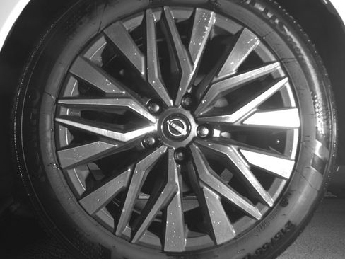 Used 2025 Nissan Altima 2.5 SV FWD image 14