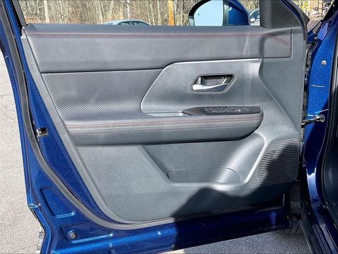 Used 2025 Nissan Kicks SR image 9