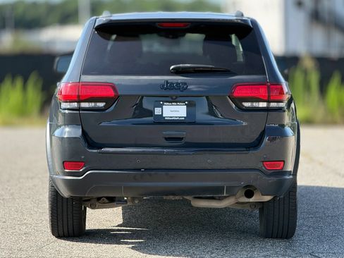 Used 2018 Jeep Grand Cherokee Laredo AWD/4WD image 4