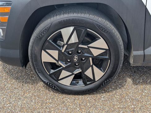 Used 2025 Hyundai Kona SEL FWD image 8