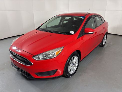 Used 2016 Ford Focus SE w/ Reverse Sensing Package image 4