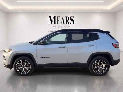 Used 2025 Jeep Compass Limited AWD/4WD image 2