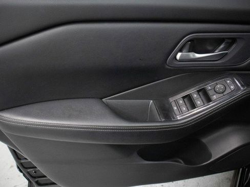 Used 2025 Nissan Rogue SV image 21