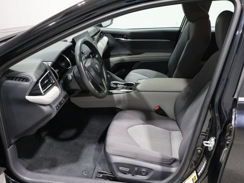 Used 2022 Toyota Camry LE AWD/4WD image 9