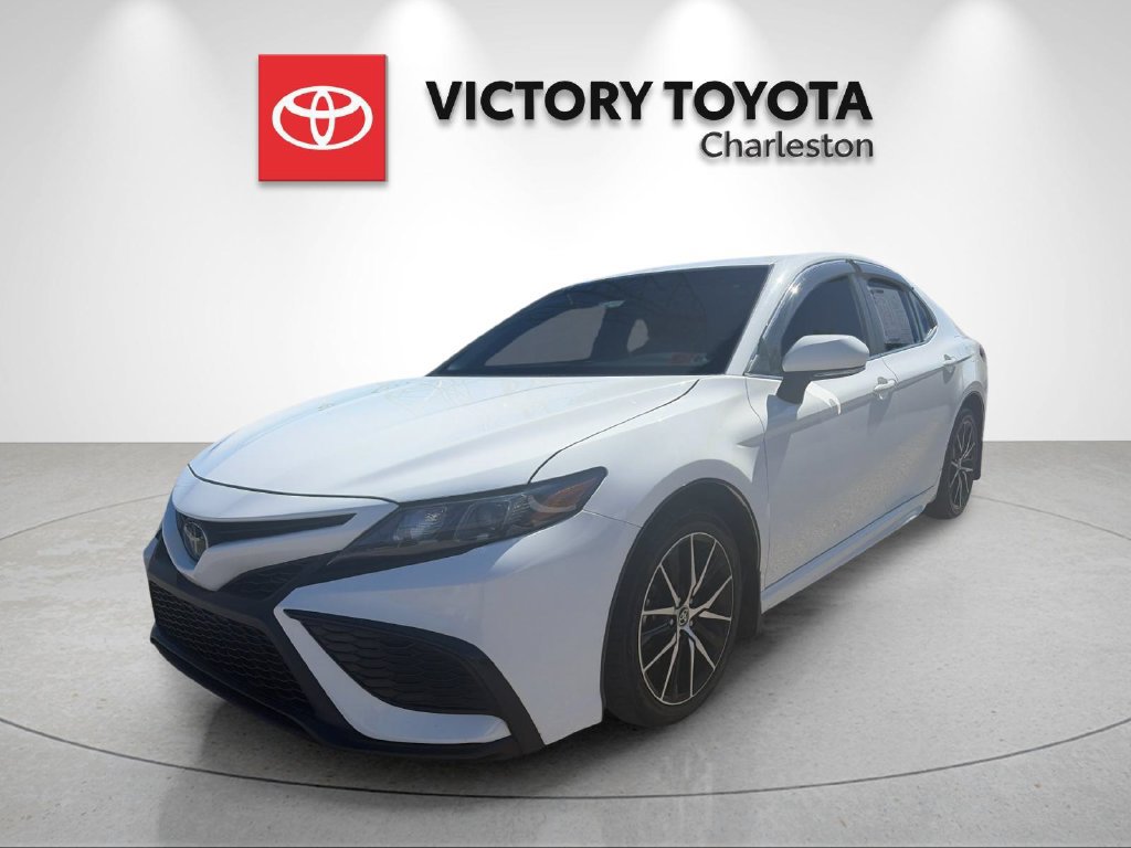 Used 2024 Toyota Camry SE FWD image 1