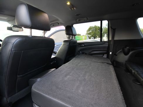 Used 2019 Chevrolet Suburban LT image 7