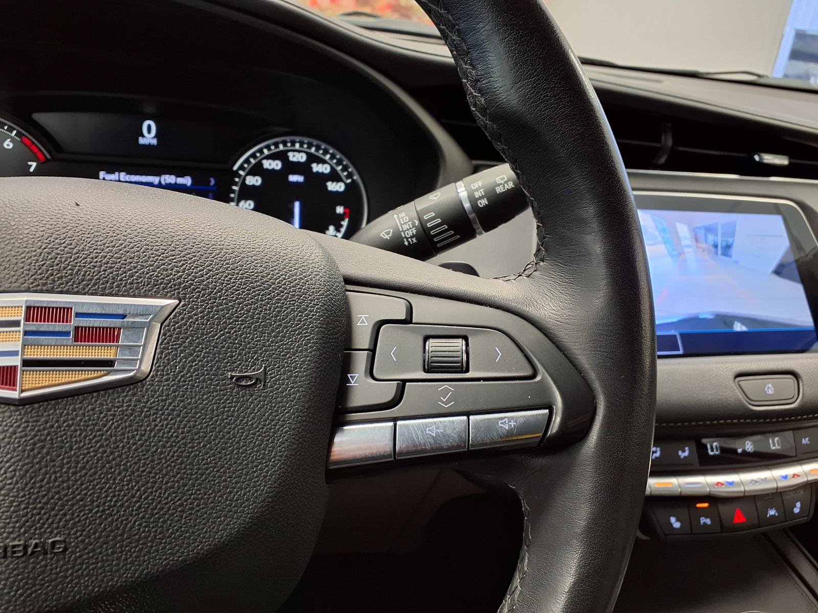 Used 2023 Cadillac XT4 Luxury w/ Cold Weather Package AWD/4WD image 28