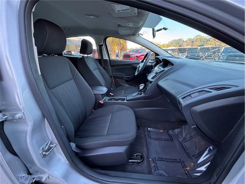 Used 2015 Ford Focus SE image 30