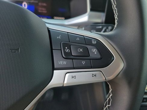 Used 2025 Volkswagen Taos SE image 19