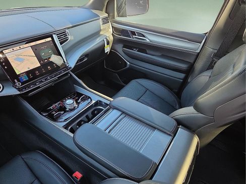 New 2026 Jeep Grand Wagoneer Limited image 12