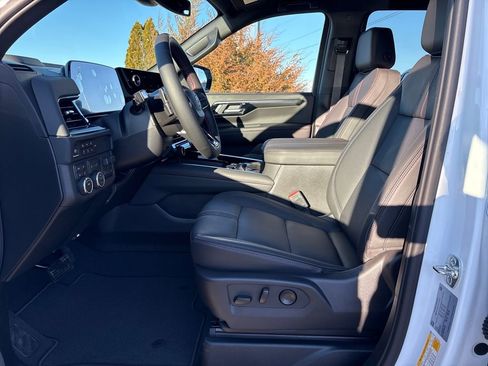 Used 2026 Chevrolet Suburban RST w/ Comfort Package image 16