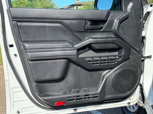 Certified 2025 Toyota Tacoma SR5 AWD/4WD image 24