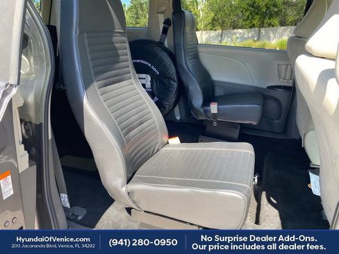 Used 2020 Toyota Sienna L FWD image 18