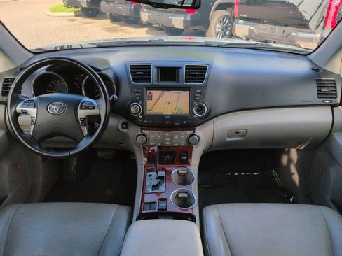 Used 2012 Toyota Highlander Limited w/ Tow Pkg FWD image 15