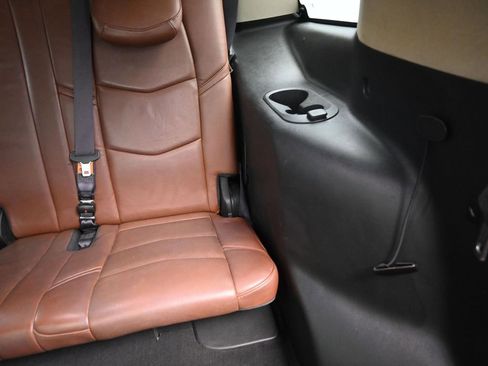 Used 2017 Cadillac Escalade Premium Luxury RWD image 31