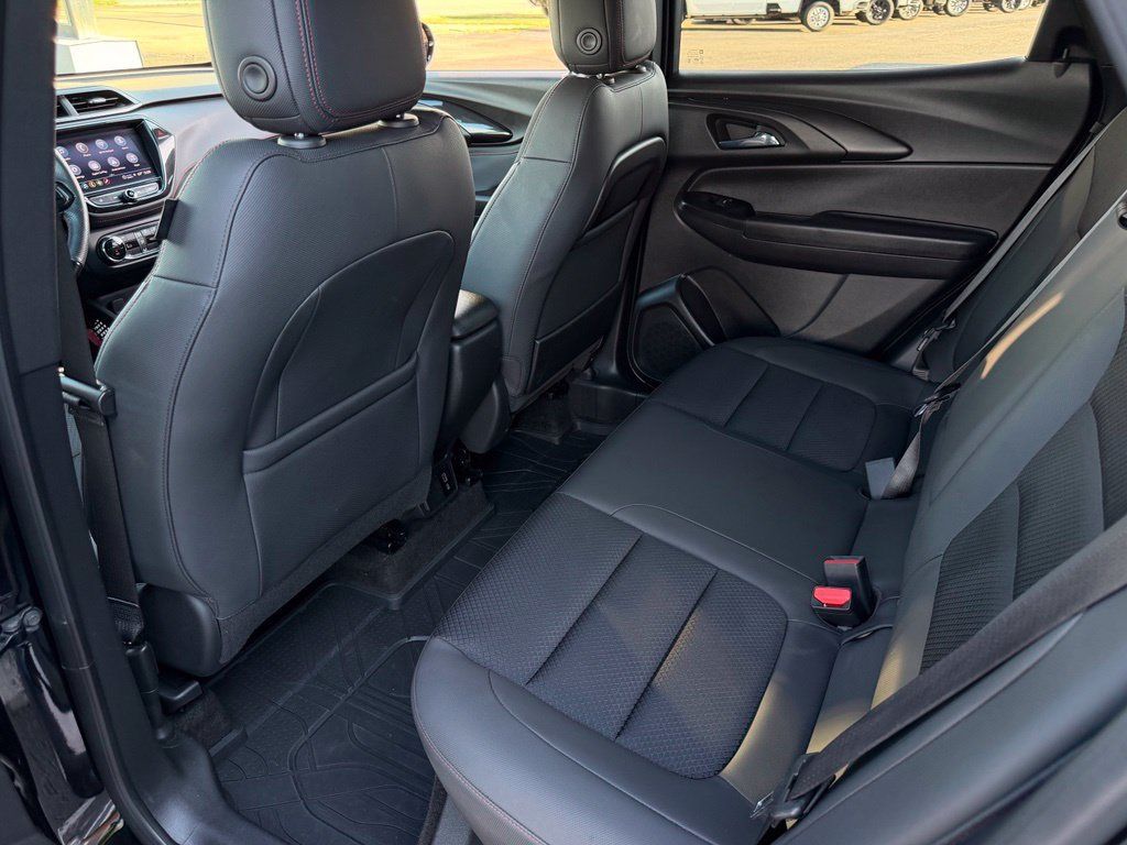 Used 2023 Chevrolet TrailBlazer RS w/ Sun and Liftgate Package FWD image 16