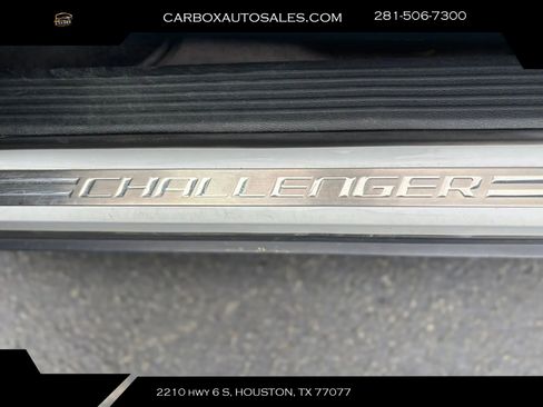 Used 2017 Dodge Challenger R/T w/ Driver Convenience Group RWD image 22