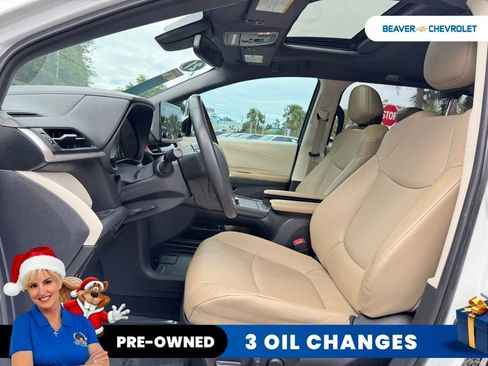 Used 2021 Toyota Sienna XLE image 14