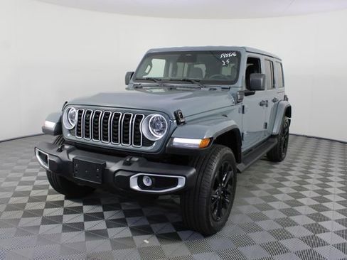 Used 2025 Jeep Wrangler Unlimited Sahara AWD/4WD image 20