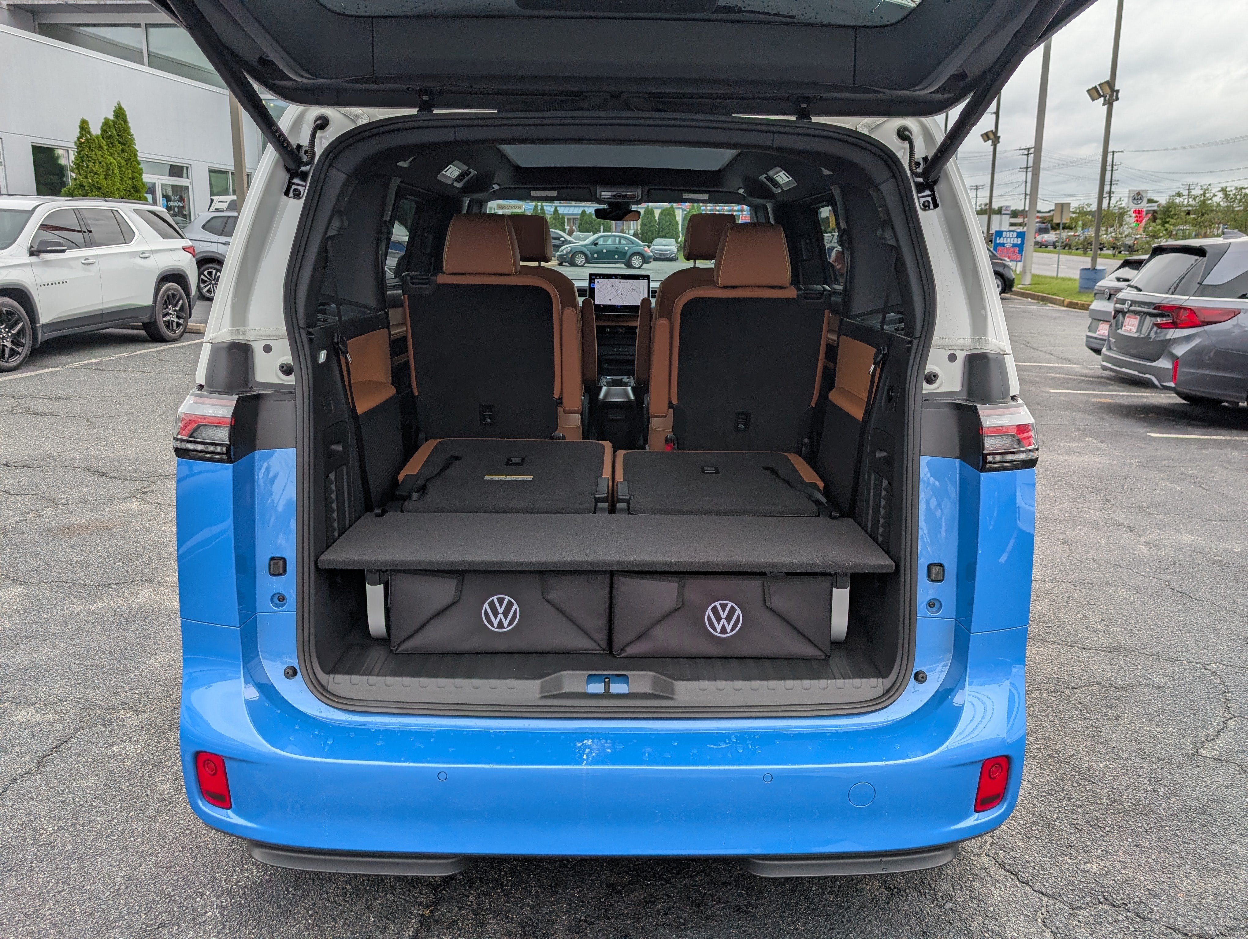 Used 2025 Volkswagen ID. Buzz Pro S Plus w/ Cupholders Package AWD/4WD image 13
