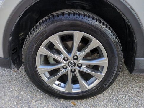 Used 2018 Toyota RAV4 Limited image 10