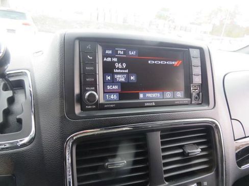 Used 2019 Dodge Grand Caravan SXT image 13