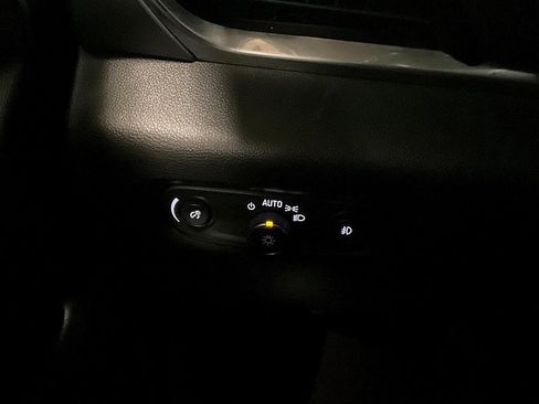 Used 2020 Chevrolet Traverse LT image 23