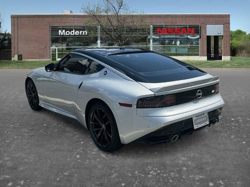 Used 2024 Nissan Z Performance w/ Floor Mat Package RWD image 2