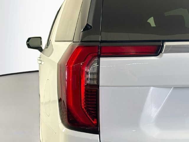 Used 2025 GMC Yukon XL Denali RWD image 35