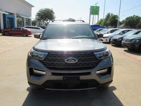 Used 2021 Ford Explorer XLT w/ Equipment Group 202A image 2
