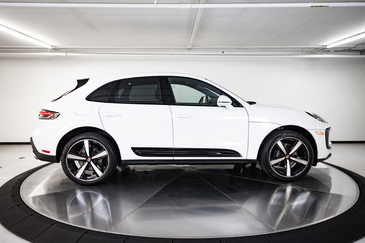 Certified 2026 Porsche Macan AWD/4WD image 8