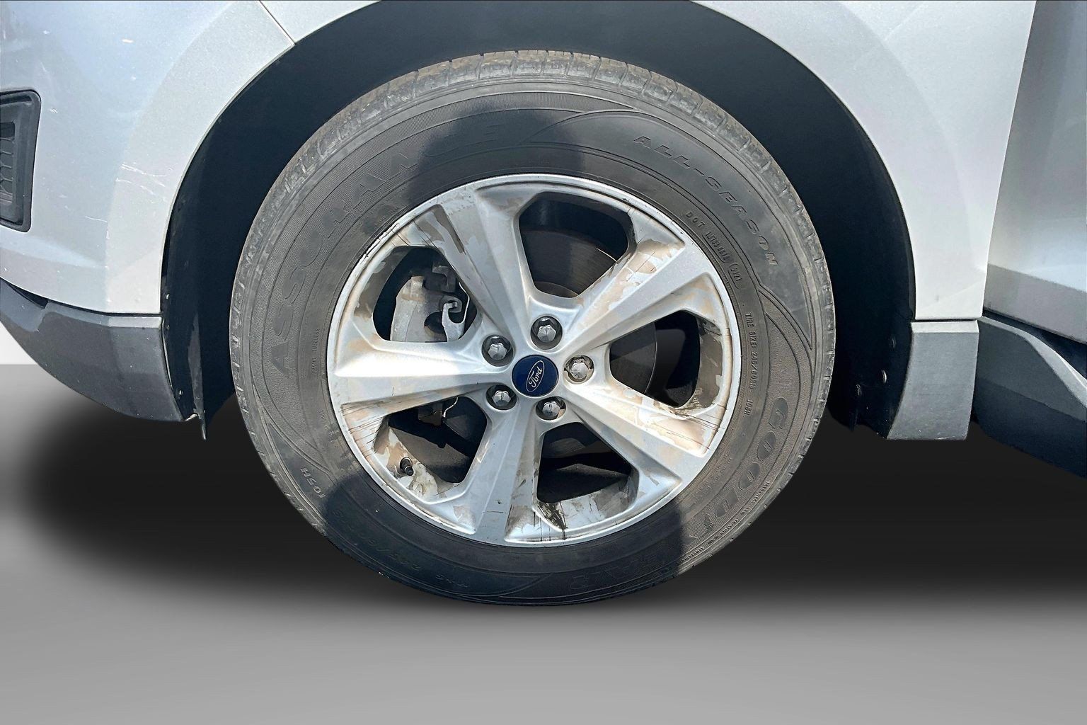 Used 2017 Ford Edge SE w/ Cargo Accessory Package FWD image 3