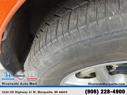 Used 2023 Chrysler Pacifica Touring-L FWD image 12