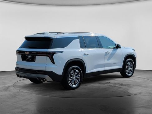 Used 2025 Chevrolet Traverse LT FWD image 7
