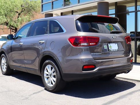 Used 2020 Kia Sorento FWD V6 image 9