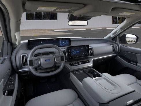 New 2025 Ford Expedition Active image 9