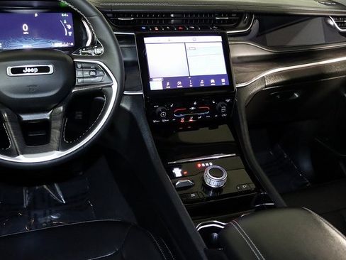 Used 2022 Jeep Grand Cherokee Limited 4xe image 17