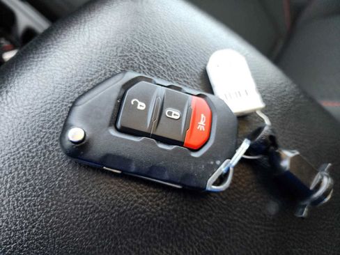 Used 2021 Jeep Gladiator Rubicon AWD/4WD image 29