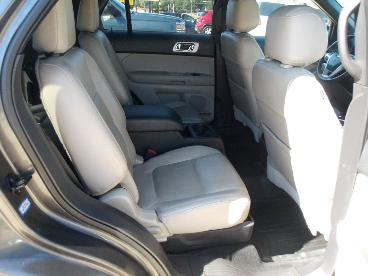 Used 2015 Ford Explorer XLT w/ Equipment Group 202A FWD image 8