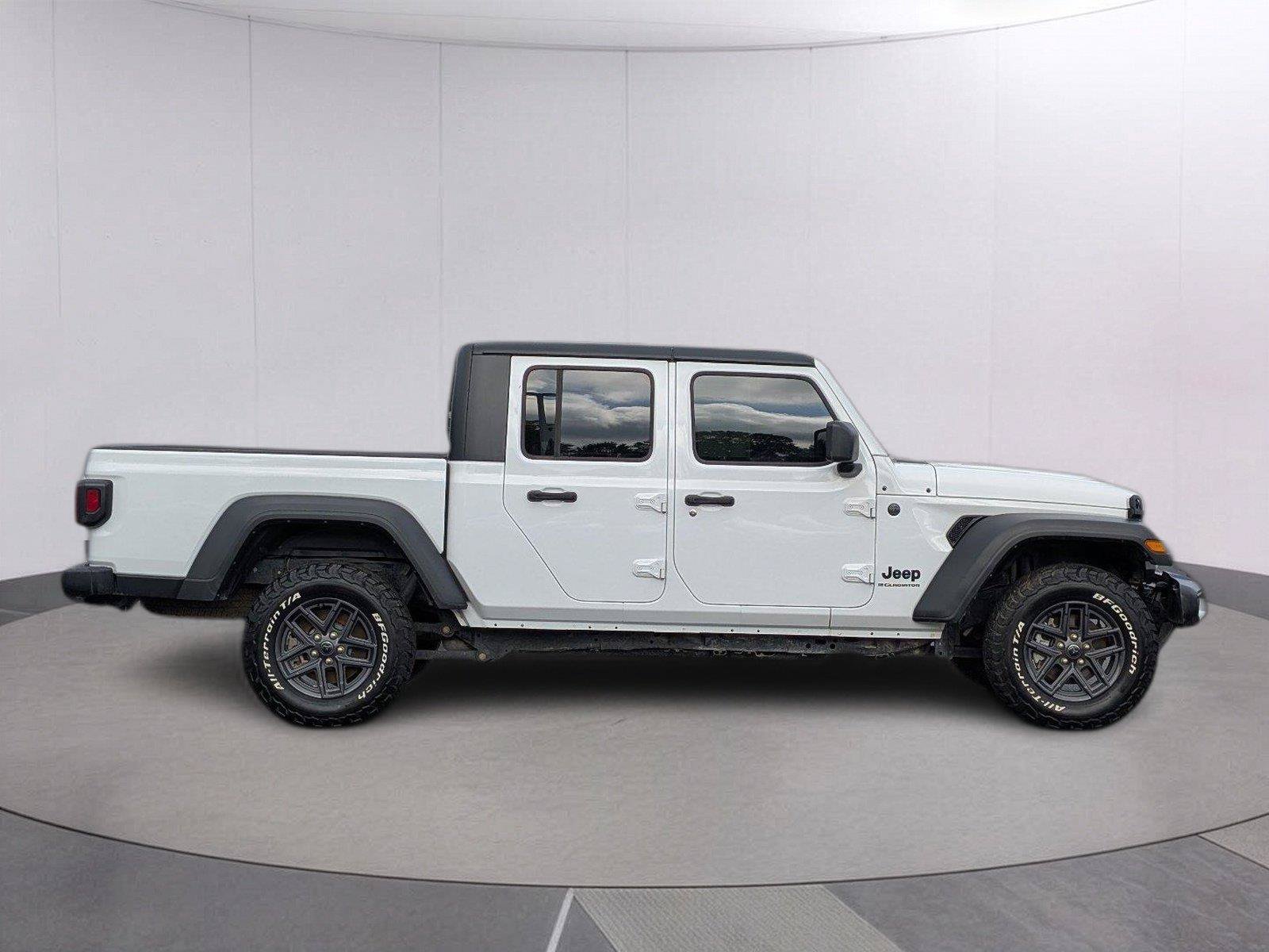 Used 2025 Jeep Gladiator Sport AWD/4WD image 7